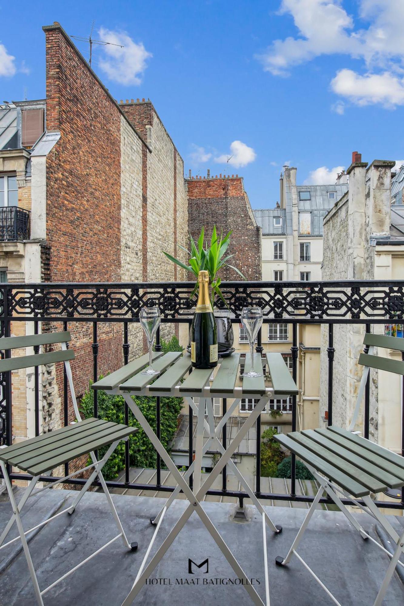Hotel Maat Batignolles Париж Екстериор снимка