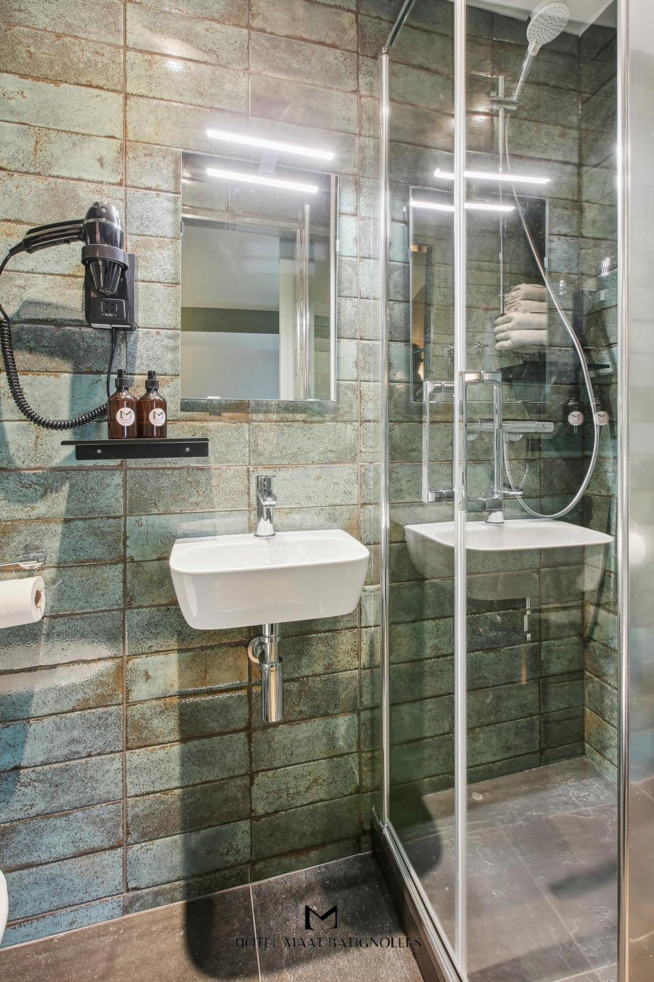 Hotel Maat Batignolles Париж Екстериор снимка
