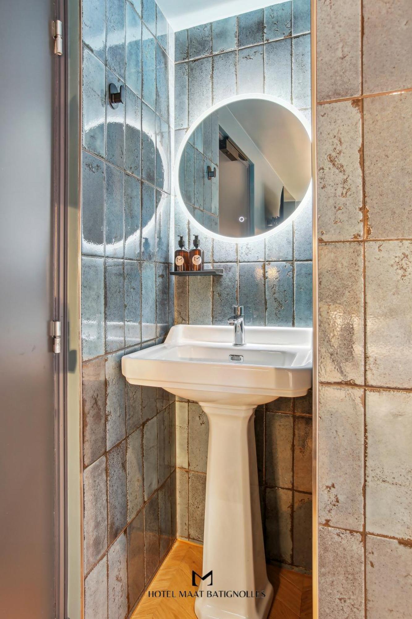 Hotel Maat Batignolles Париж Екстериор снимка