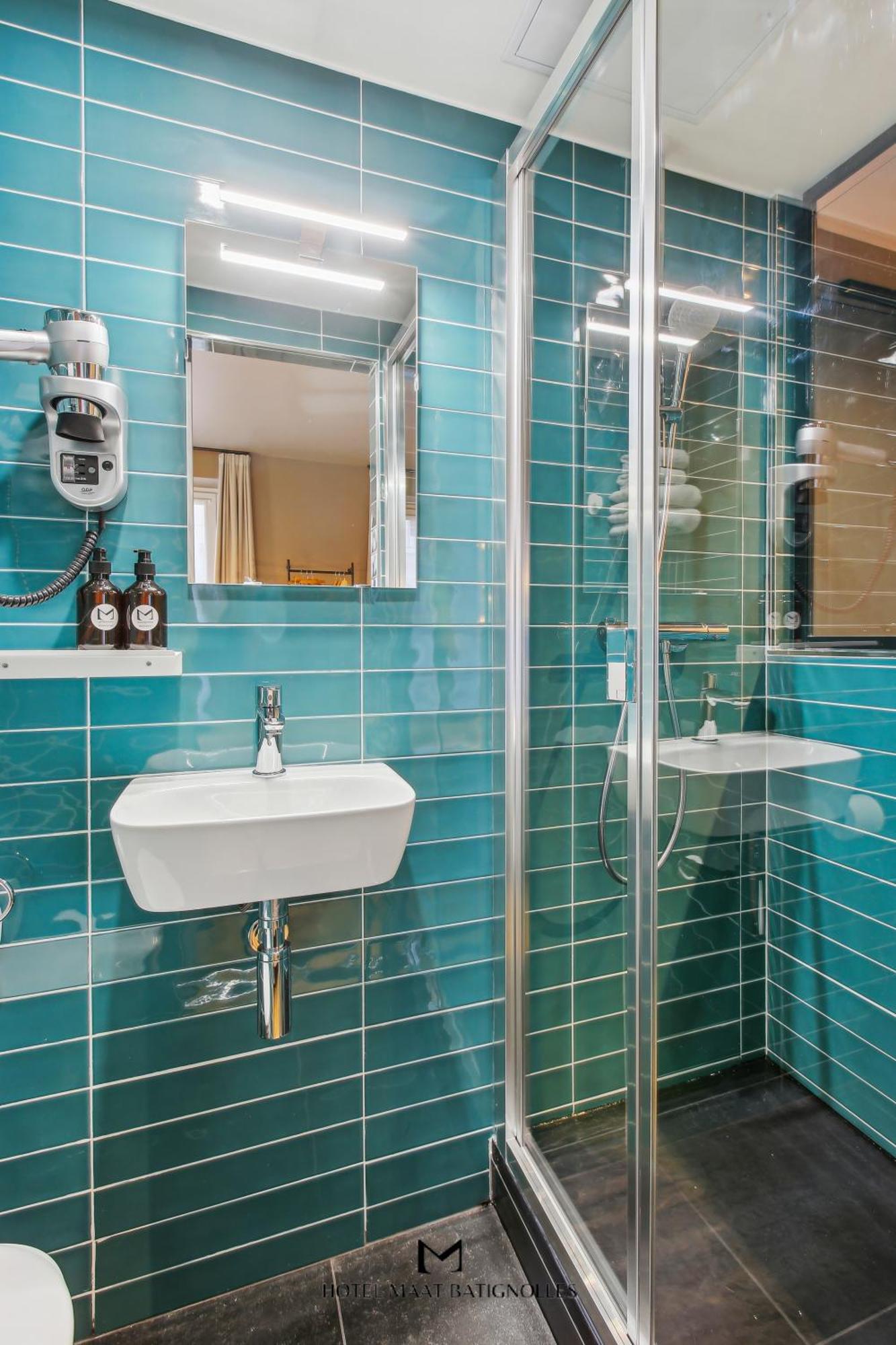 Hotel Maat Batignolles Париж Екстериор снимка